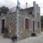Holiday home Efterpi's Tower House! εύ τέρπω She Who Brings Joy Toriza