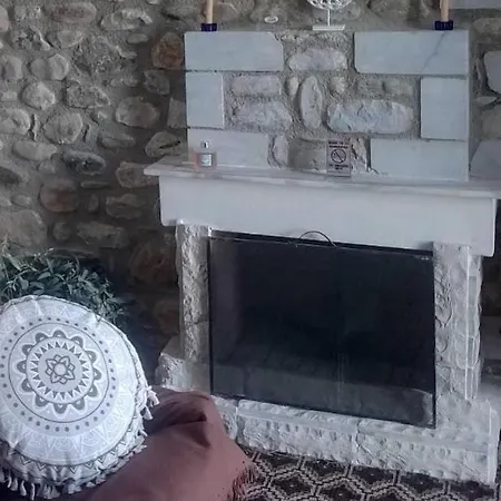 Efterpi'S Tower House! Εύ Τέρπω She Who Brings Joy Tóriza