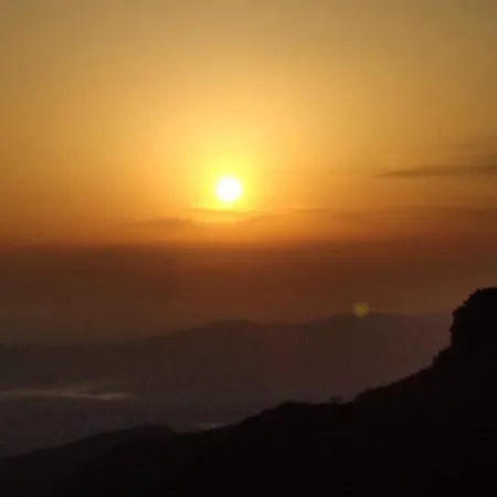 Efterpi'S Tower House! Εύ Τέρπω She Who Brings Joy * Tóriza