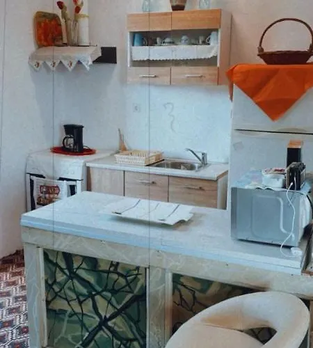 Efterpi's Tower House! εύ τέρπω She Who Brings Joy בית נופש *