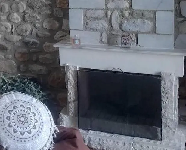 Efterpi's Tower House! εύ τέρπω She Who Brings Joy Tóriza