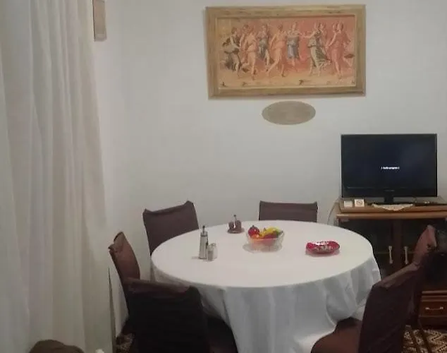 Efterpi's Tower House! εύ τέρπω She Who Brings Joy בית נופש *