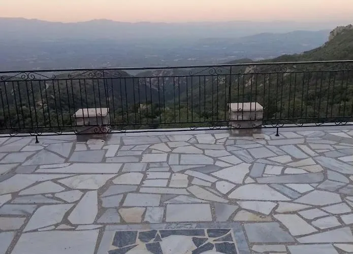 Дом отдыха Efterpi'S Tower House! Εύ Τέρπω She Who Brings Joy *