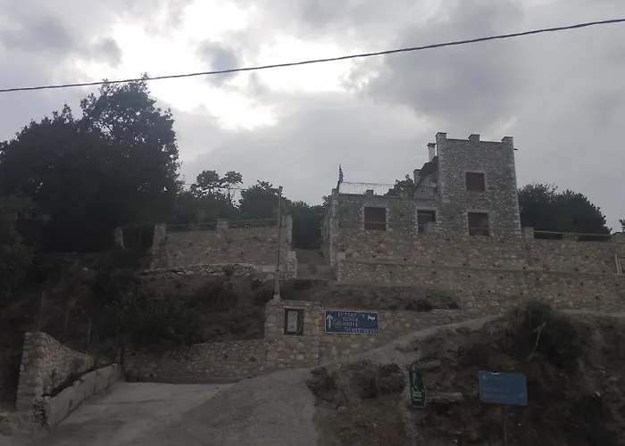 Efterpi's Tower House! εύ τέρπω She Who Brings Joy בית נופש