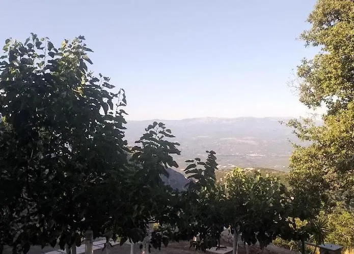 בית נופש Efterpi's Tower House! εύ τέρπω She Who Brings Joy *