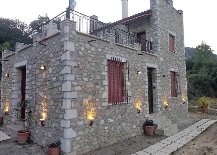 Efterpi's Tower House! εύ τέρπω She Who Brings Joy בית נופש *