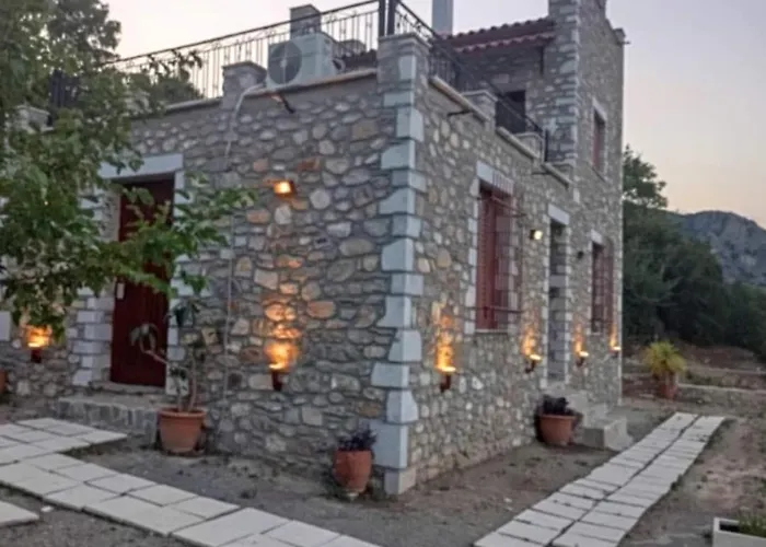 Efterpi's Tower House! εύ τέρπω She Who Brings Joy בית נופש